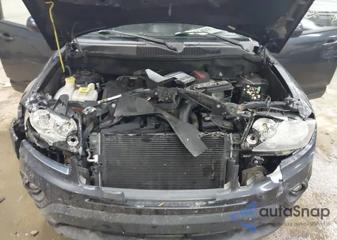 2016 Jeep Compass Latitude из США, поврежденный, VIN 1C4NJDEB9GD588052